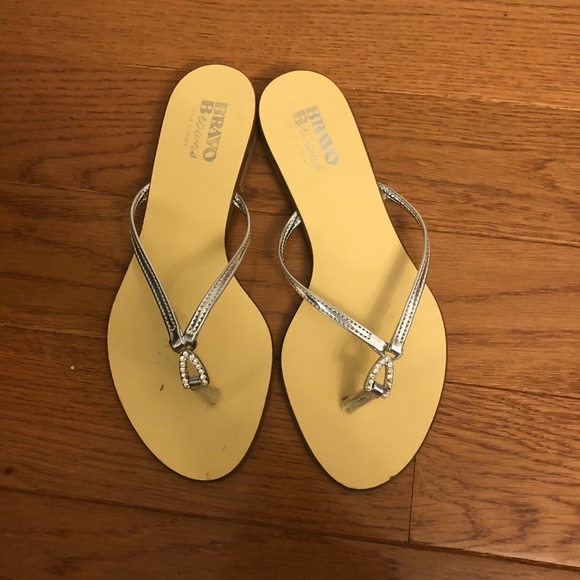 Bravo Browns Silver Leather Flip Flops - Picture 2 of 3
